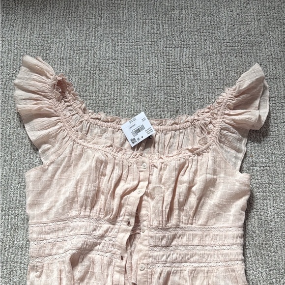 American Eagle Outfitters Tops - American Eagle Outfitters Light Pink Ruffled Blouse